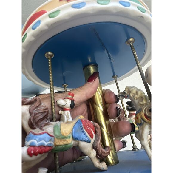 Peanuts / Snoopy Willitts #8113 Music Box: Merry Go Round Plays " Tales From .. - Picture 10 of 10